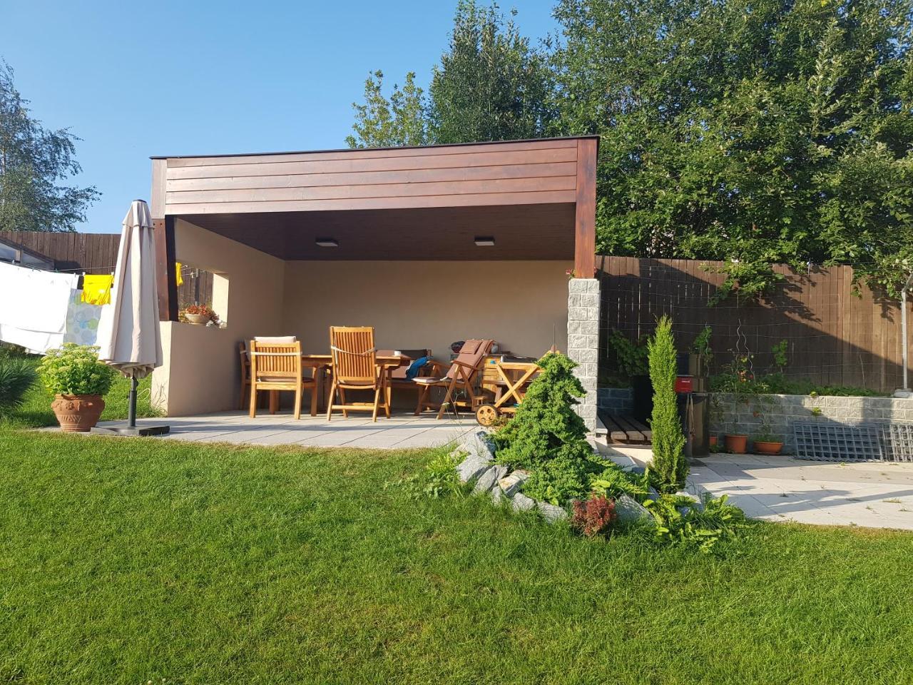 Privat Bartky Apartamento Vrbov Exterior foto