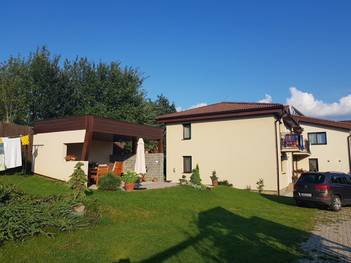 Privat Bartky Apartamento Vrbov Exterior foto